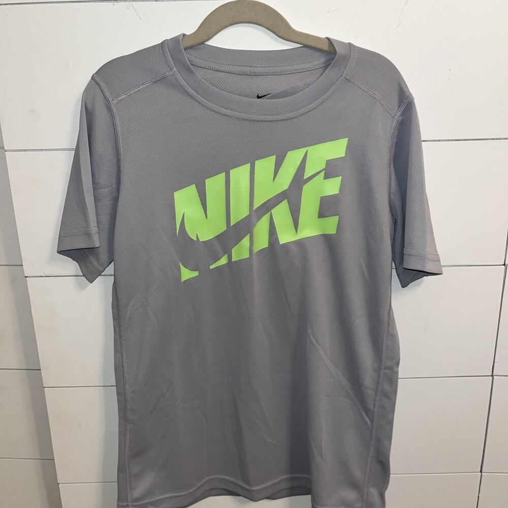 Boys NIKE DRI-FIT Nike t-shirt Gray Yellow “Nike” swoosh Size Youth MEDIUM